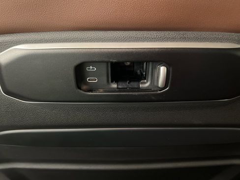 Used 2023 BMW X7 xDrive40i w/ Premium Package image 38