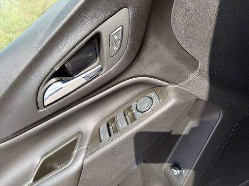 Used 2023 Chevrolet Equinox LT image 12