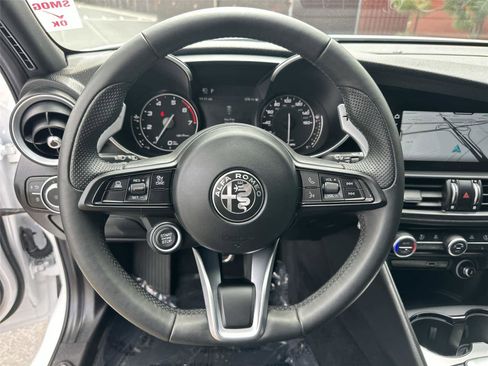 Used 2023 Alfa Romeo Giulia Veloce RWD image 16