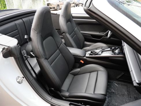 Used 2025 Porsche 911 Carrera RWD image 25