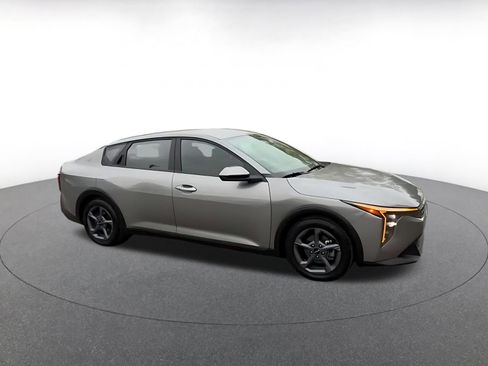 Used 2025 Kia K4 FWD image 2
