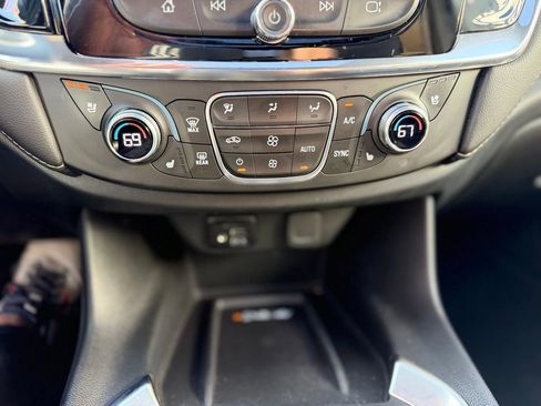 Used 2023 Chevrolet Traverse Premier AWD/4WD image 17