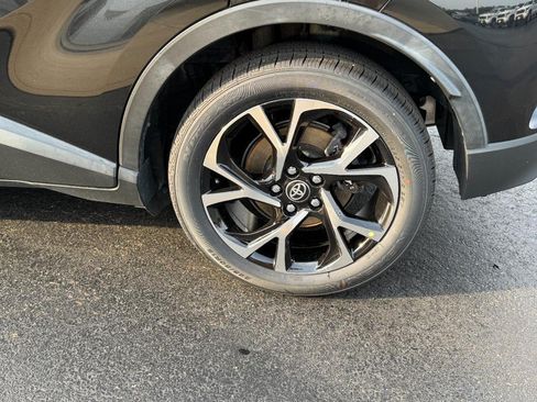 Used 2019 Toyota C-HR XLE FWD image 7