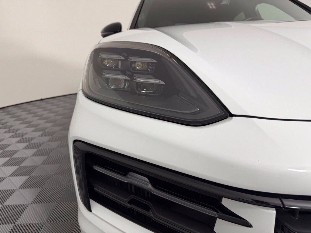 Certified 2024 Porsche Cayenne S AWD/4WD image 10