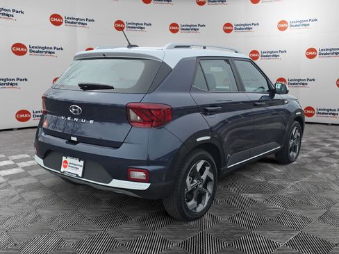 Certified 2025 Hyundai Venue Limited image 7