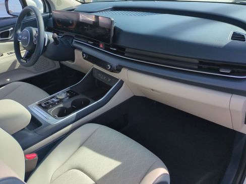 New 2026 Kia Carnival EX FWD image 28