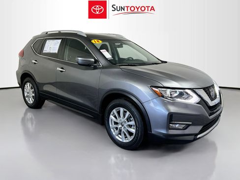 Used 2018 Nissan Rogue SV image 1