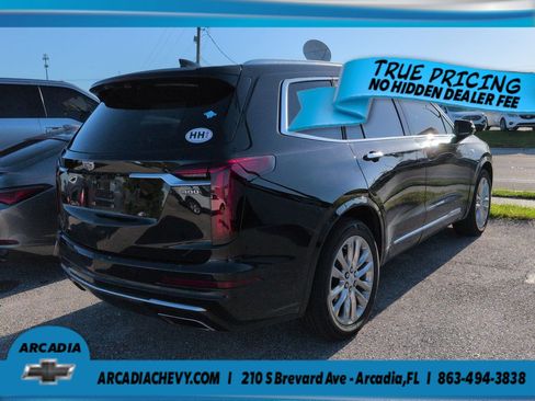 Used 2021 Cadillac XT6 Premium Luxury FWD image 4