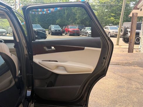 Used 2018 Kia Sorento FWD image 22