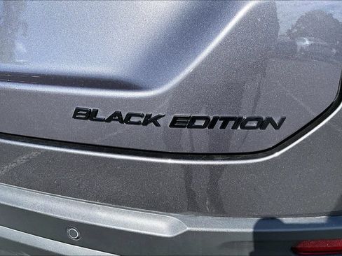 Used 2025 Honda Pilot Black Edition image 25