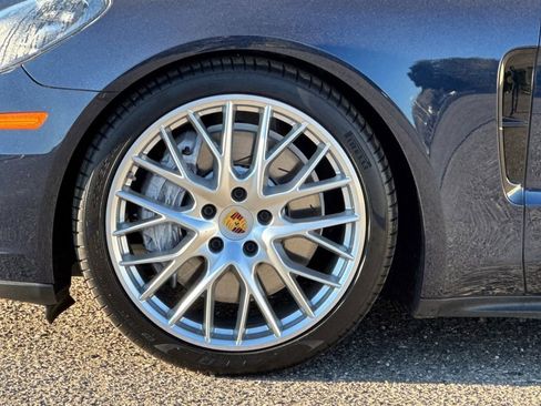 Used 2018 Porsche Panamera 4 image 33