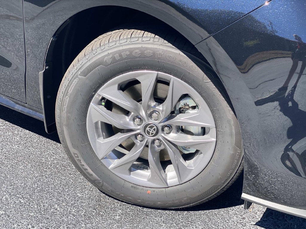 New 2026 Toyota Sienna LE FWD image 8