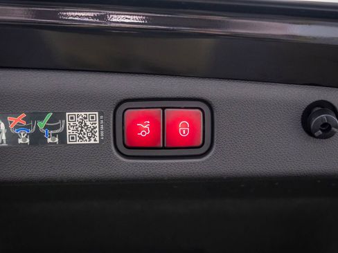 Used 2025 Mercedes-Benz E 350 4MATIC Sedan w/ Winter Package image 33