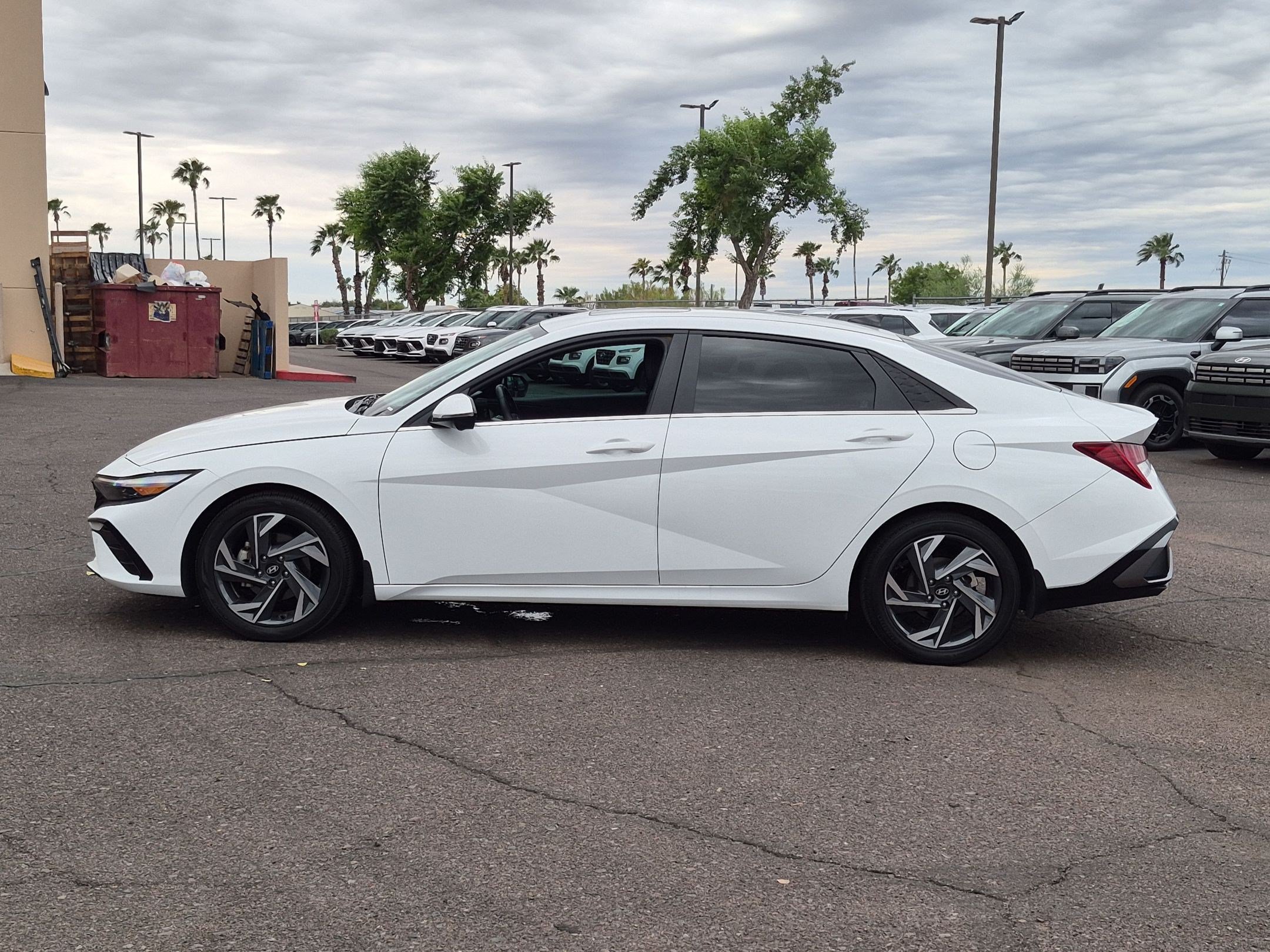Used 2024 Hyundai Elantra Limited FWD image 9