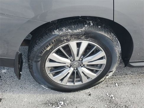 Used 2020 Nissan Pathfinder SV image 5