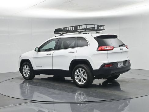 Used 2017 Jeep Cherokee Latitude FWD image 7