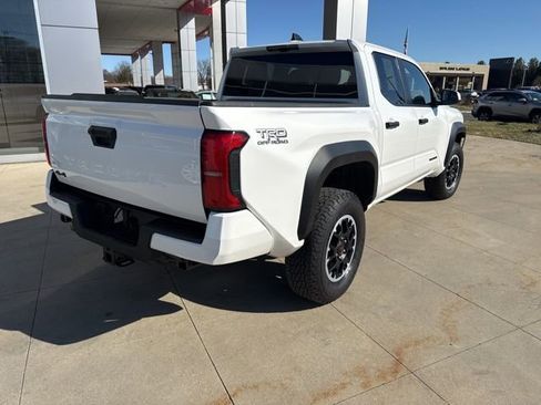 Used 2024 Toyota Tacoma TRD Off-Road image 7