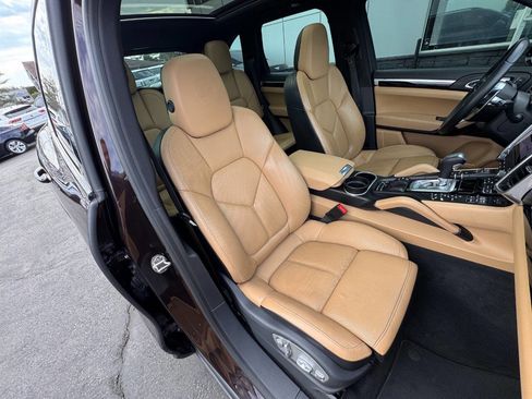 Used 2017 Porsche Cayenne Platinum Edition AWD/4WD image 32
