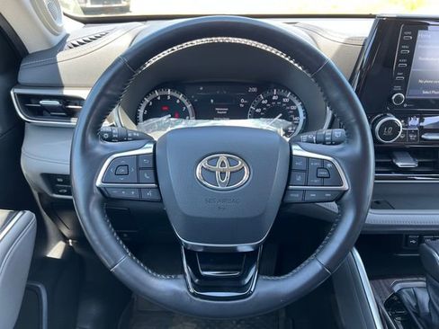 Used 2021 Toyota Highlander Limited AWD/4WD image 19