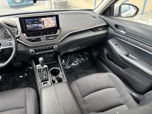 Used 2024 Nissan Altima 2.5 SV w/ SV Premium Package FWD image 22