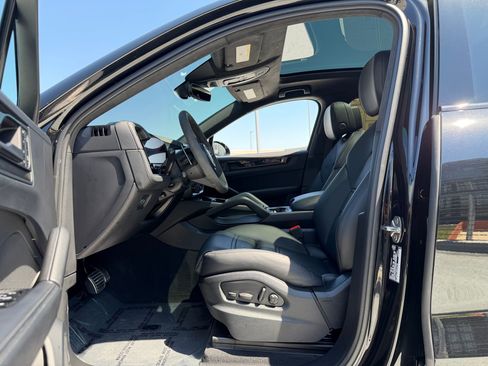 Certified 2025 Porsche Cayenne GTS AWD/4WD image 27