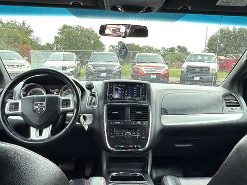 Used 2015 Dodge Grand Caravan R/T image 27