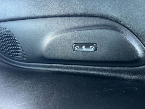 Used 2018 Chrysler Pacifica Limited w/ Tire & Wheel Group image 39