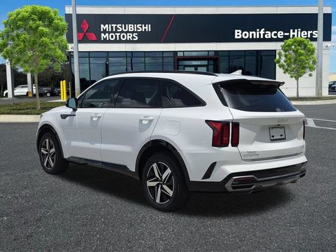 Used 2023 Kia Sorento S w/ Panoramic Sunroof Package FWD image 3