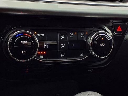 Used 2025 Chevrolet Trax LT w/ LT Convenience Package image 12