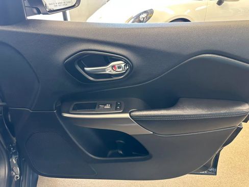 Used 2021 Jeep Cherokee Latitude Lux w/ Sun & Sound Group image 36