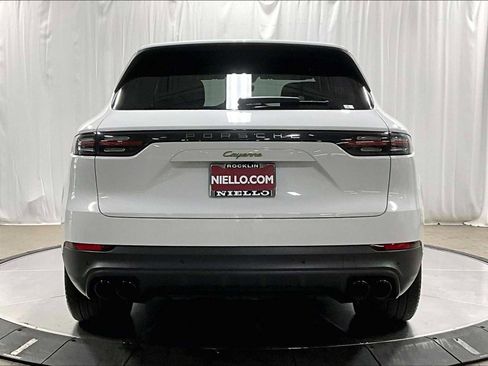 Used 2023 Porsche Cayenne Platinum Edition image 9