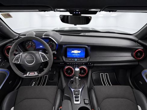 Used 2021 Chevrolet Camaro SS RWD image 27