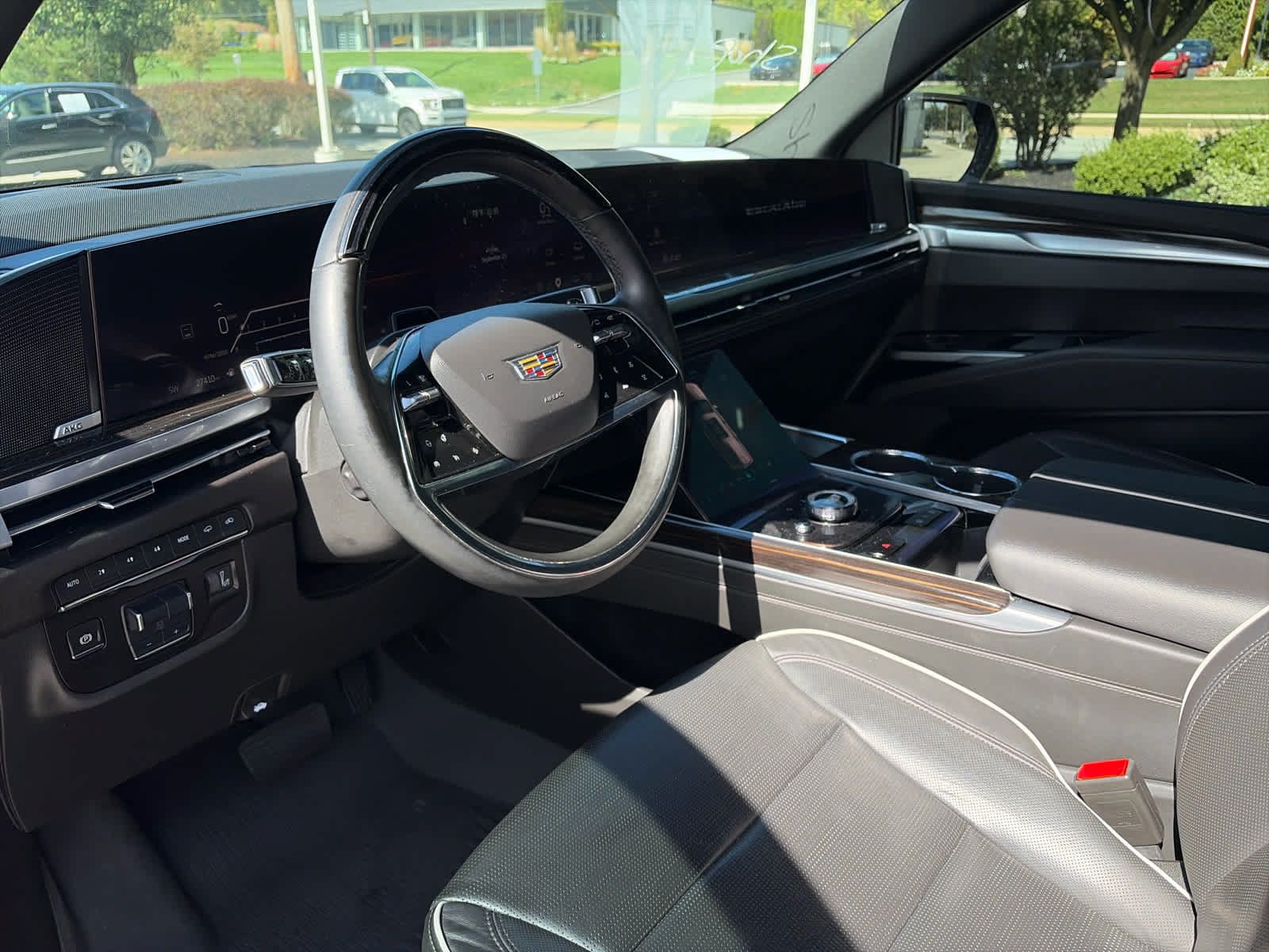 Certified 2025 Cadillac Escalade Premium Luxury w/ Touring Package AWD/4WD image 15
