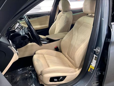 Used 2021 BMW 530e w/ Convenience Package image 26