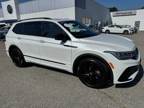 Certified 2023 Volkswagen Tiguan SE R-Line AWD/4WD image 3
