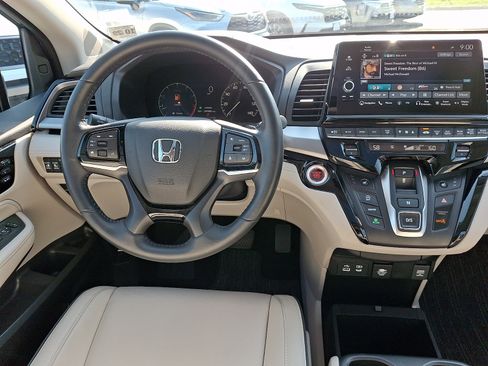 Certified 2025 Honda Odyssey Touring image 14