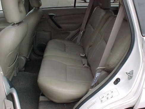 Used 2002 Toyota RAV4 4WD image 15