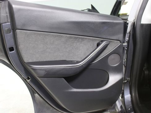 Used 2022 Tesla Model Y Performance AWD/4WD image 16
