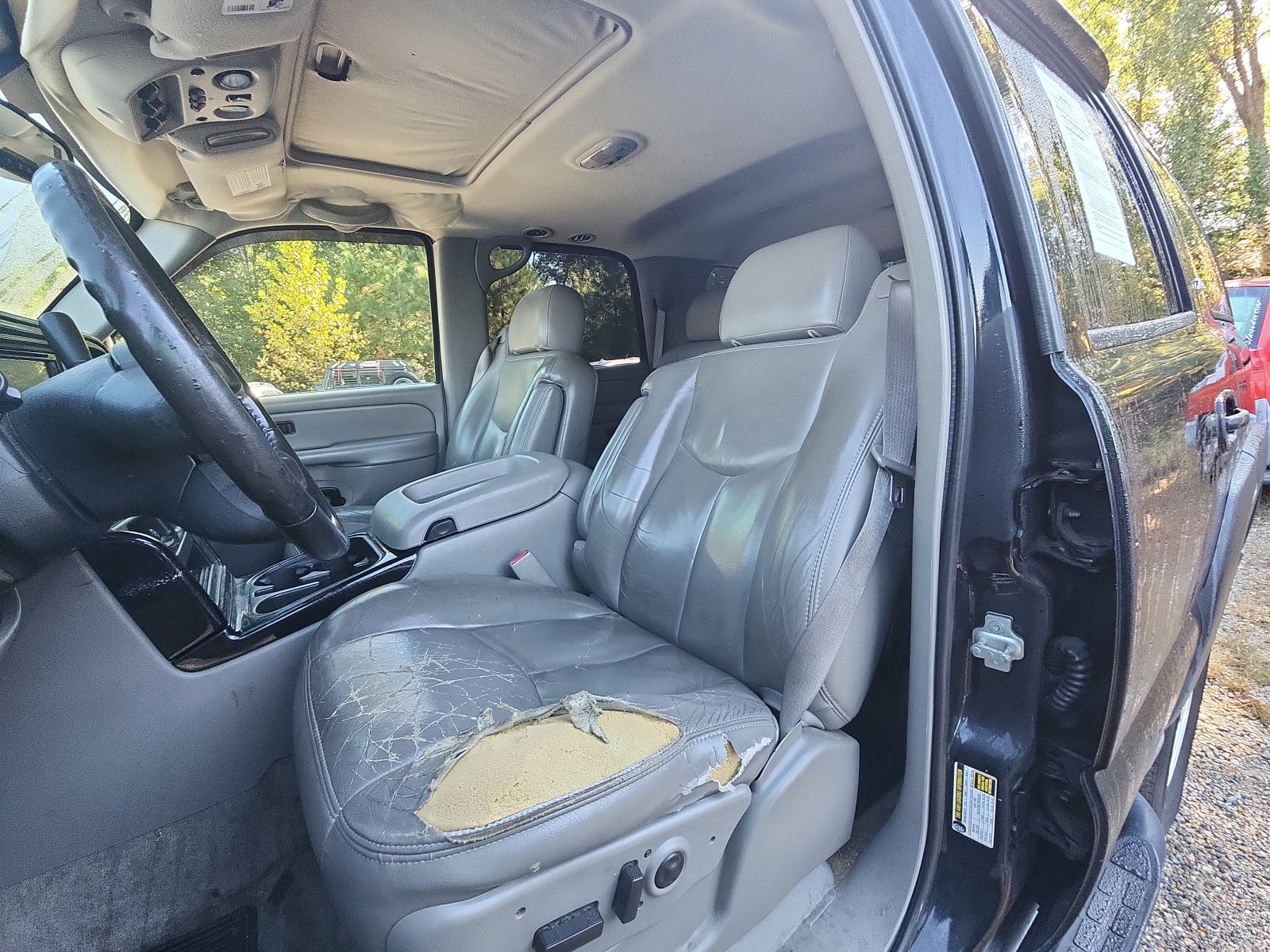 Used 2005 Chevrolet Tahoe Z71 w/ Preferred Equipment Group RWD image 19