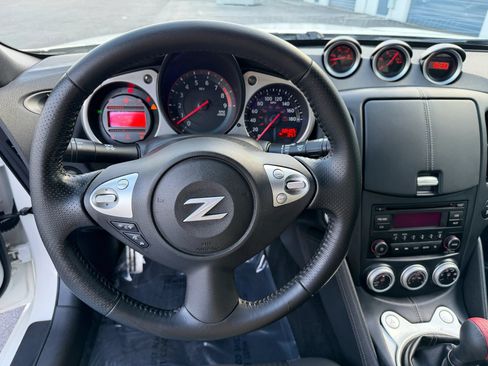 Used 2016 Nissan 370Z Coupe RWD image 10