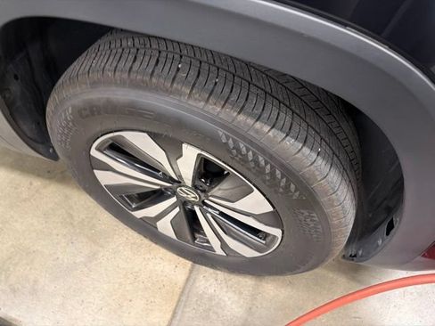 Certified 2025 Volkswagen Atlas SE FWD image 14