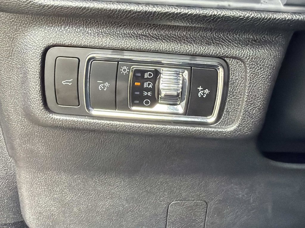 Used 2024 Lincoln Corsair AWD w/ Equipment Group 101A image 23