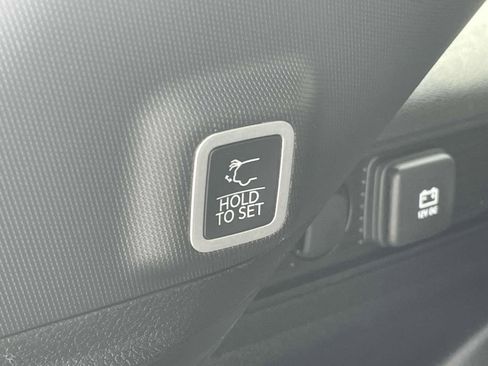 New 2025 Jeep Grand Cherokee Limited w/ Luxury Tech Group II image 32