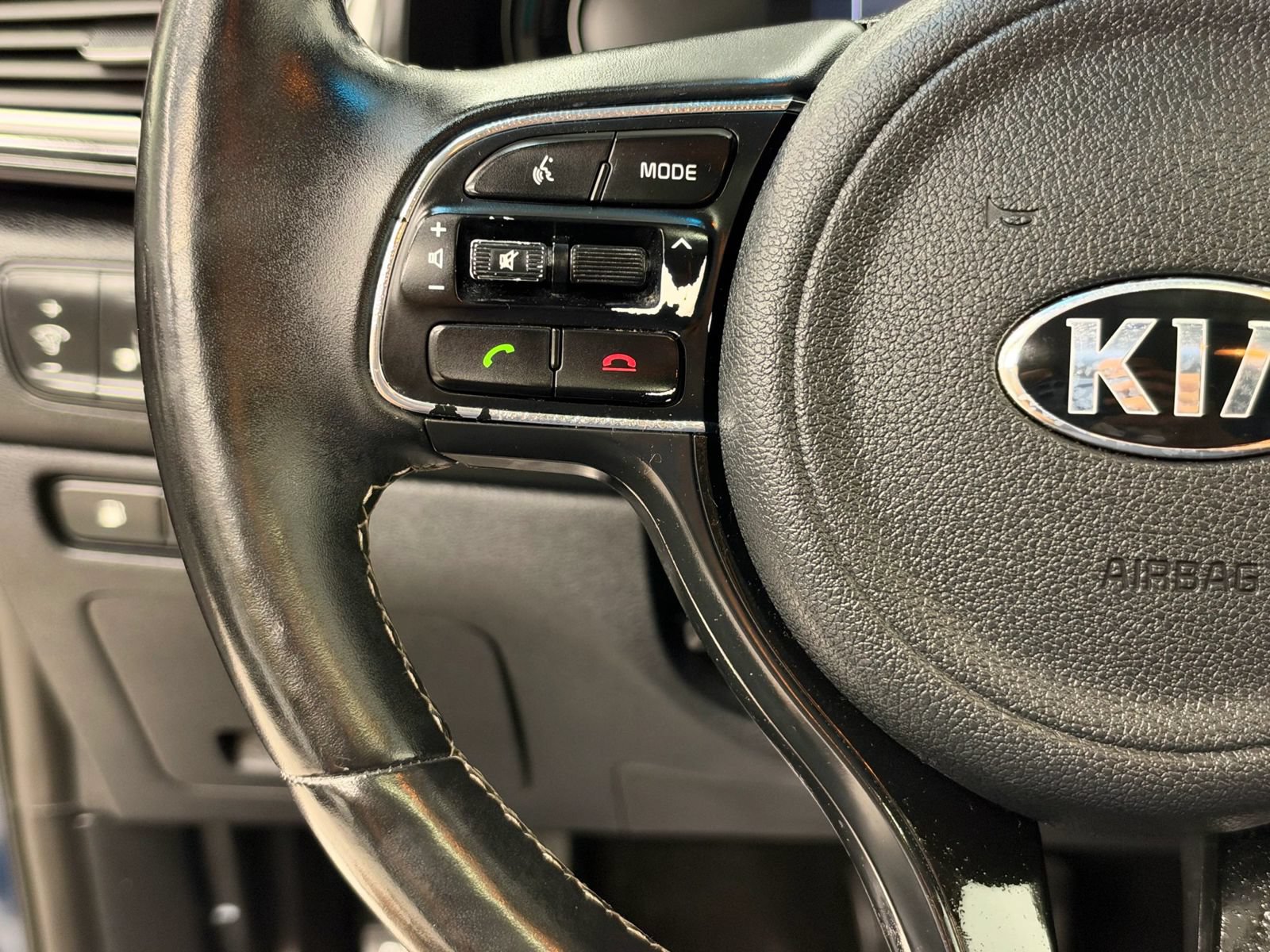 Used 2017 Kia Niro Touring FWD image 27
