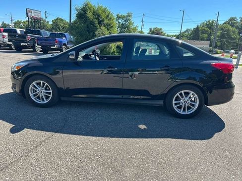 Used 2017 Ford Focus SE FWD image 8