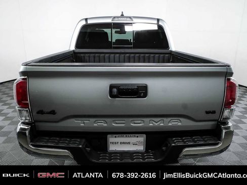 Used 2022 Toyota Tacoma SR5 AWD/4WD image 25
