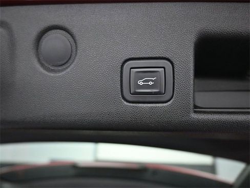 Used 2018 Chevrolet Equinox Premier image 14