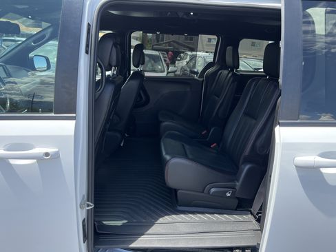 Used 2019 Dodge Grand Caravan GT w/ Safety Sphere Group FWD image 12