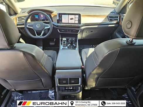 Used 2024 Volkswagen Atlas SE w/ Panoramic Sunroof Package FWD image 20