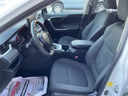 Used 2021 Toyota RAV4 LE image 9